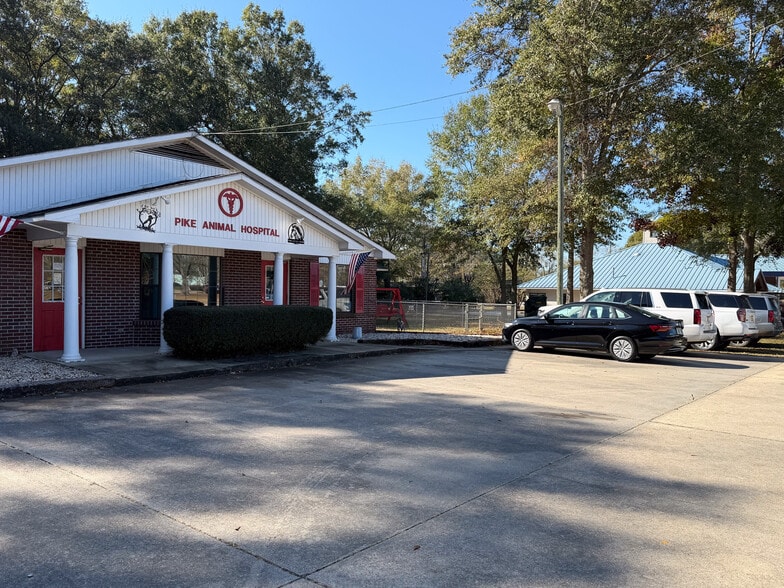 162 Enzor Rd, Troy, AL for sale - Building Photo - Image 2 of 21