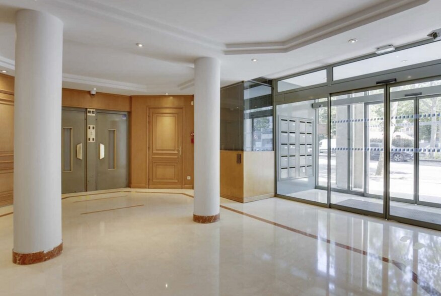 83 Boulevard Exelmans, Paris for lease - Lobby - Image 3 of 3