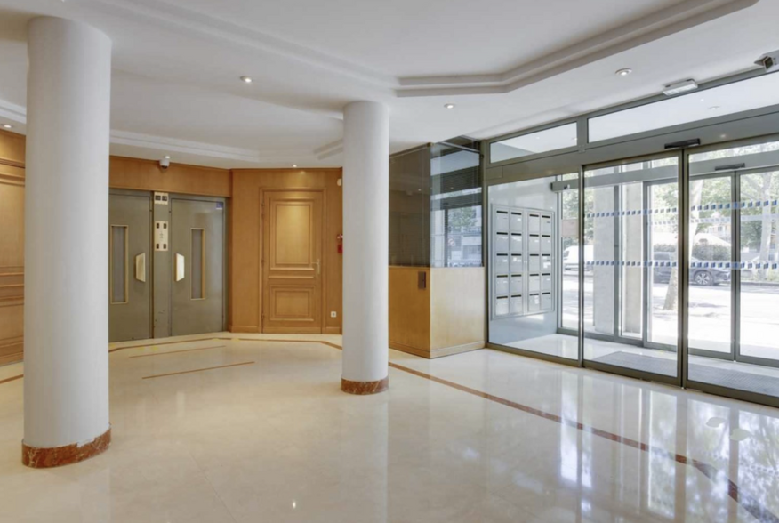 Office in Paris for lease - Lobby - Image 1 of 1