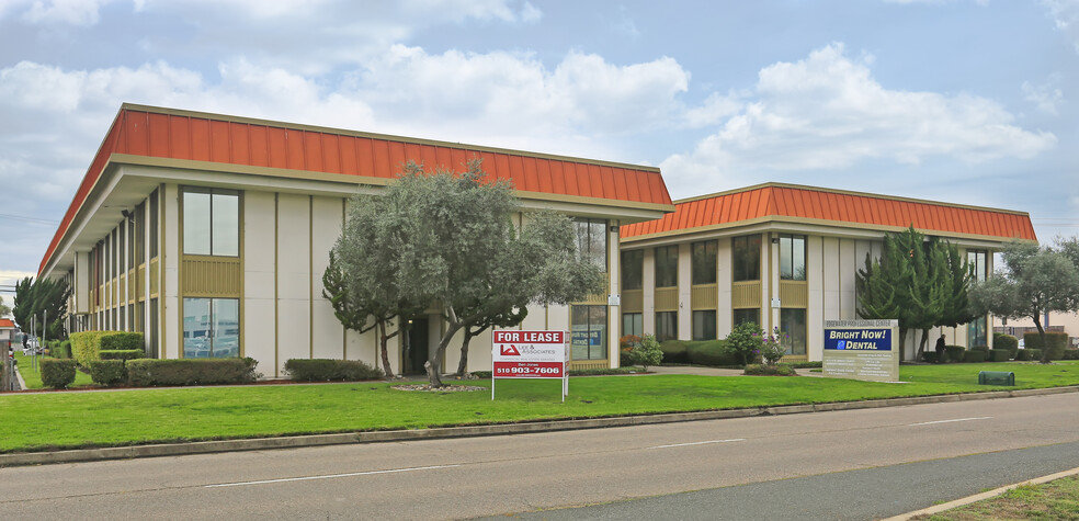 8105 Edgewater Dr, Oakland, CA for lease - Building Photo - Image 1 of 6