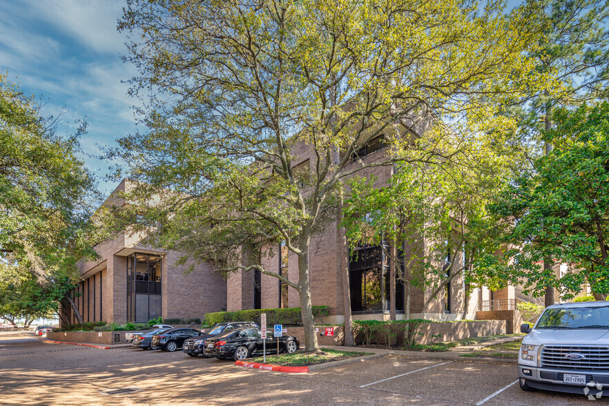 950 Echo Ln, Houston, TX for lease - Building Photo - Image 1 of 12