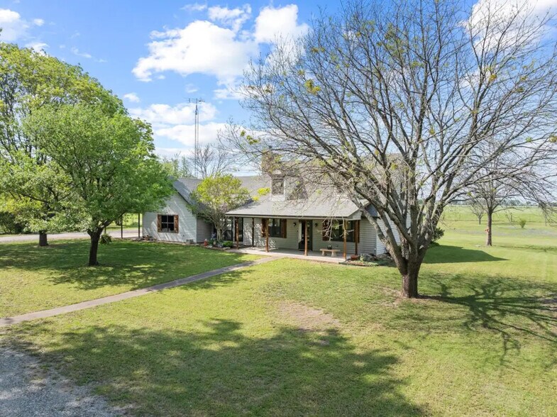 14143 FM 697, Whitewright, TX for sale - Building Photo - Image 2 of 8