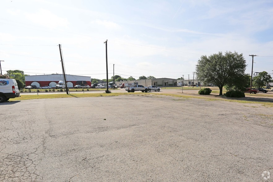 237 S Belt Line Rd, Irving, TX for lease - Primary Photo - Image 1 of 4