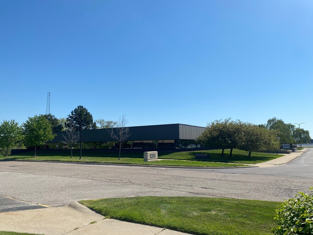1250 Stephenson Hwy, Troy, MI 48083