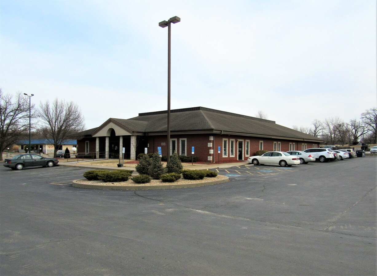 1919 N Range Line Rd, Joplin, MO 64801