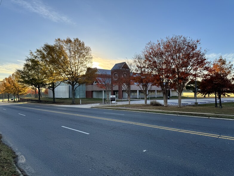 2001 Kings Hwy, Shreveport, LA for lease - Primary Photo - Image 1 of 5