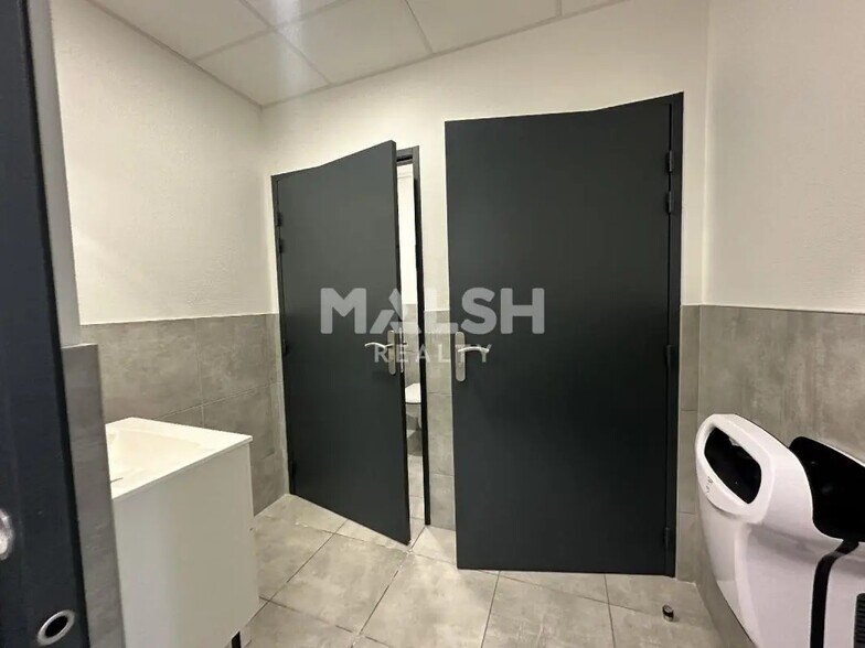 Flex in Saint-André-de-Corcy for sale - Interior Photo - Image 3 of 4