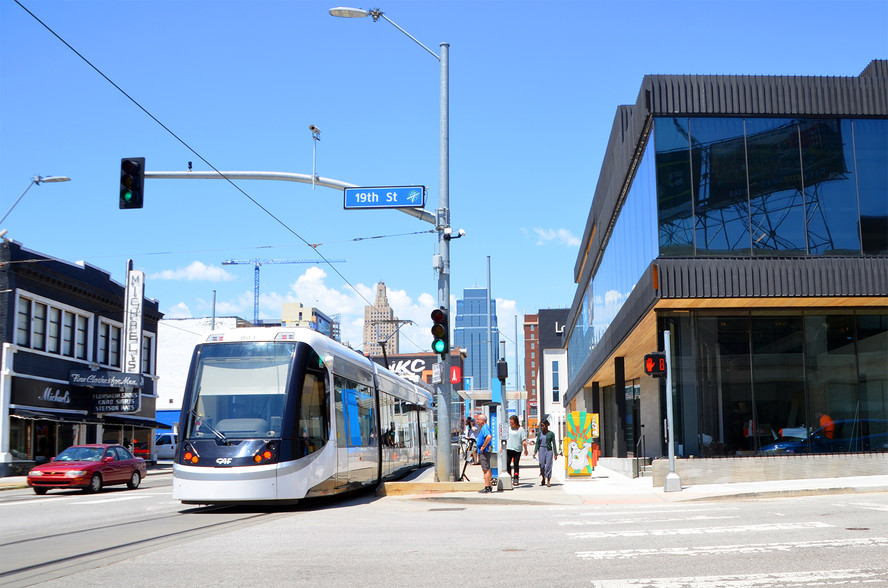 1881 Main St, Kansas City, MO for lease - Building Photo - Image 1 of 8