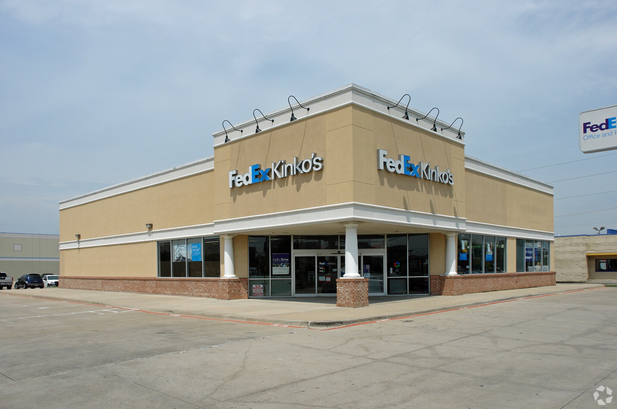 8303 N Stemmons Fwy, Dallas, TX for sale Building Photo- Image 1 of 1