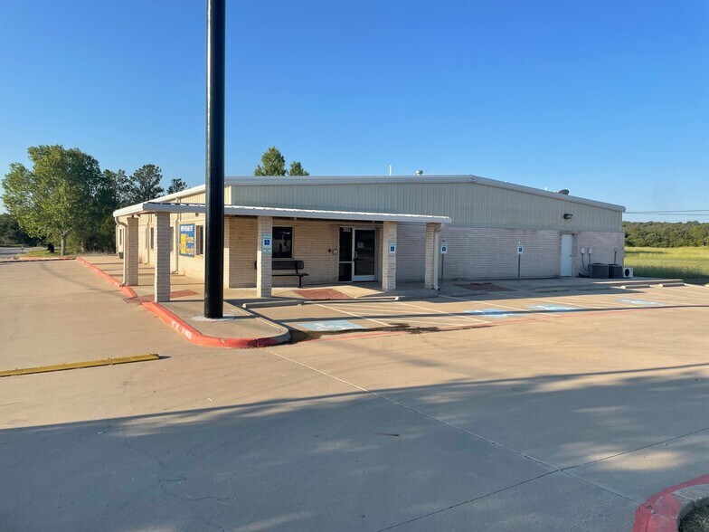 2611 Highway 180 W, Mineral Wells, TX for sale - Primary Photo - Image 1 of 1