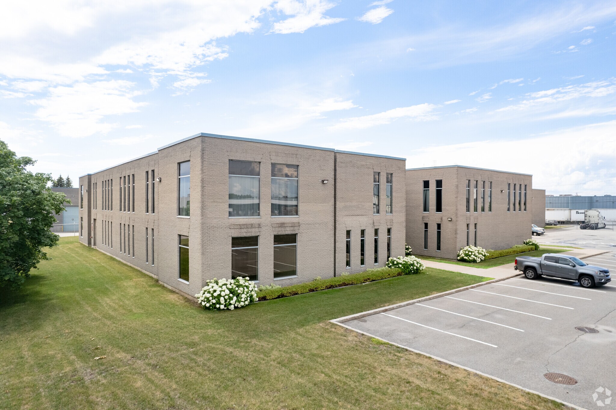 3440 Av Francis-Hughes, Laval, QC for lease Primary Photo- Image 1 of 4