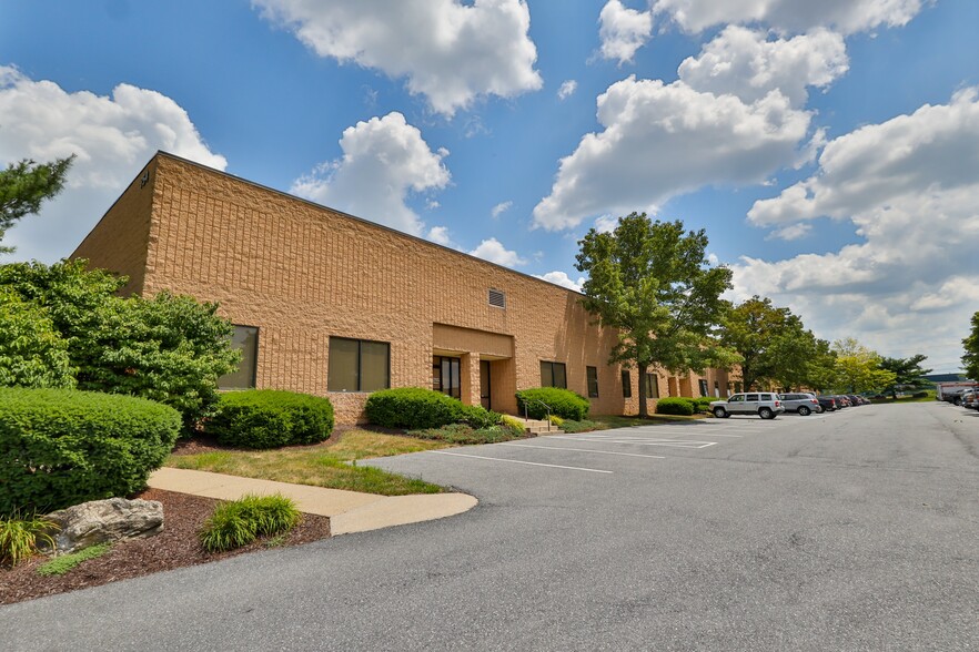 754 Roble Rd, Allentown, PA for lease - Building Photo - Image 2 of 5