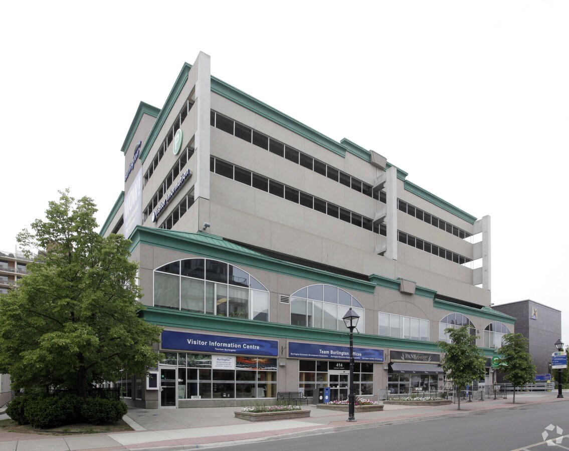 414 Locust St, Burlington, ON L7S 1T7