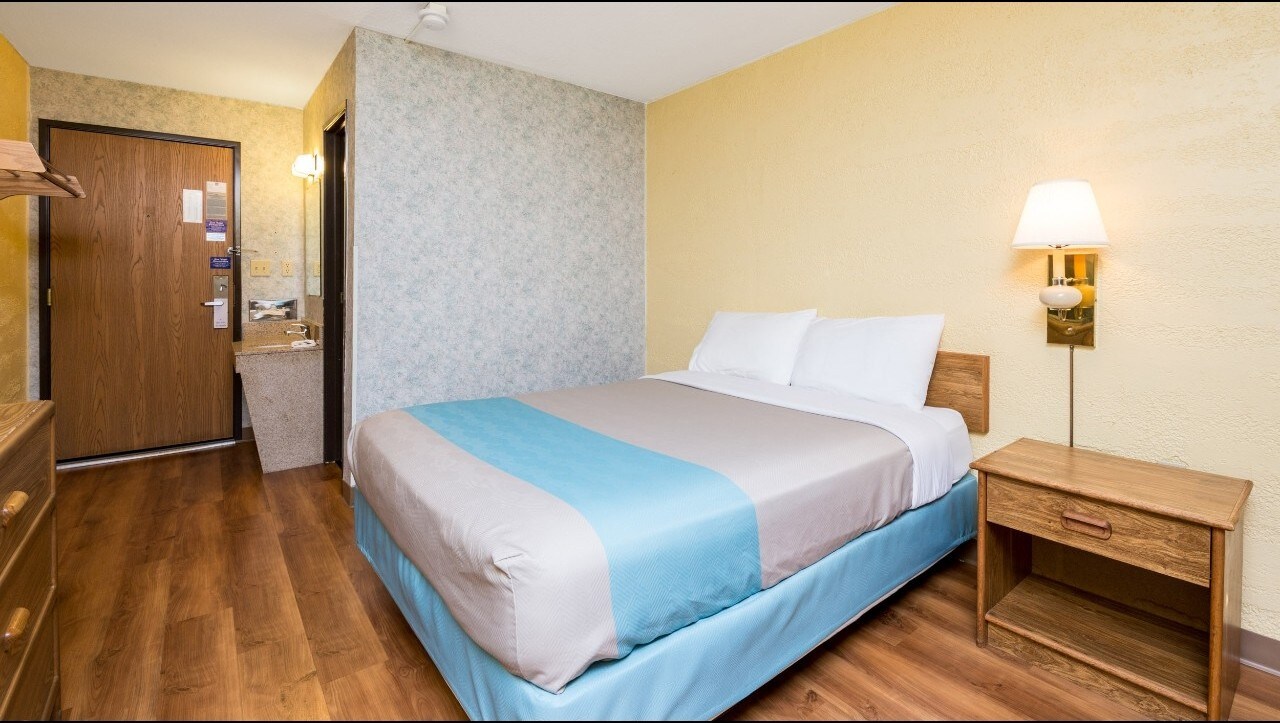 616 33rd Ave SW, Cedar Rapids, IA 52404