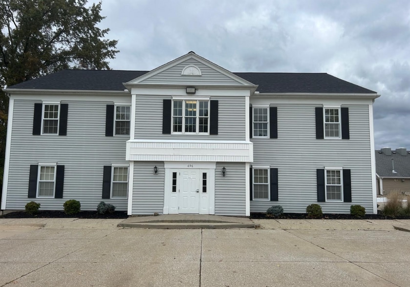 696 E Washington St, Medina, OH for lease - Building Photo - Image 2 of 8