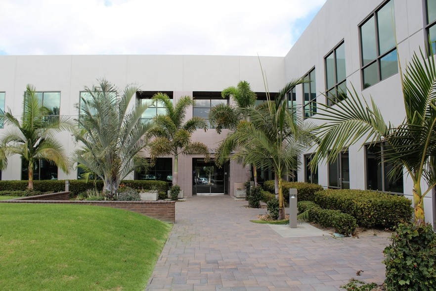 3525 Hyland Ave, Costa Mesa, CA for lease - Building Photo - Image 2 of 17