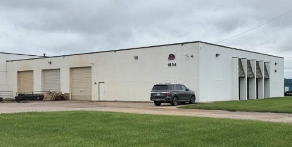 1834 S Florence Ct, Wichita, KS for lease - Building Photo - Image 2 of 2