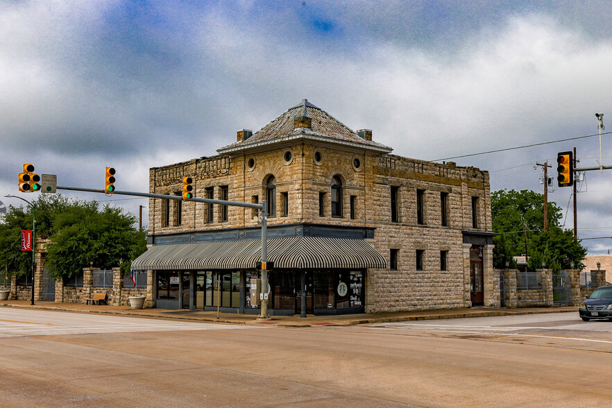 119 N Main St, Jacksboro, TX for sale - Building Photo - Image 1 of 45