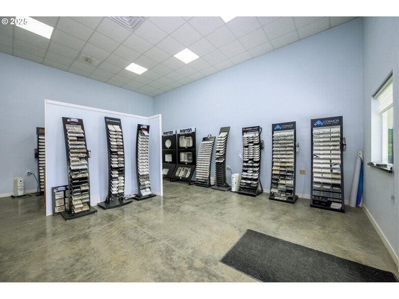 161 Heritage Way, Roseburg, OR for sale - Lobby - Image 2 of 48