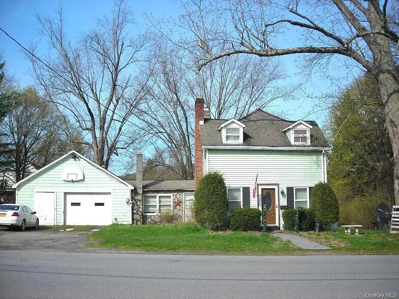 8 Troy St, Hoosick Falls, NY for sale - Primary Photo - Image 1 of 1