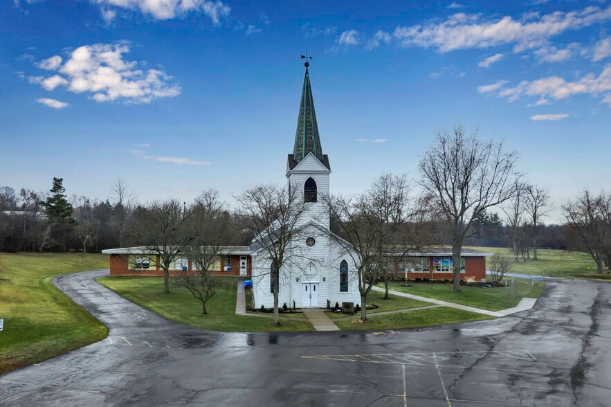 Orchard Park Road portfolio of 2 properties for sale on LoopNet.com - Building Photo - Image 2 of 33