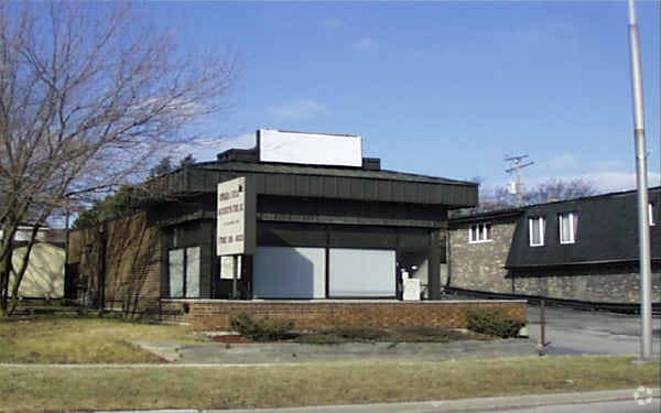 8826 S Roberts Rd, Hickory Hills, IL for sale - Building Photo - Image 3 of 4
