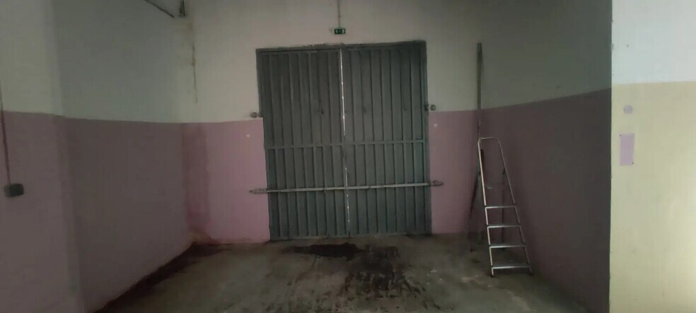 Flex in La Courneuve for lease - Building Photo - Image 3 of 4