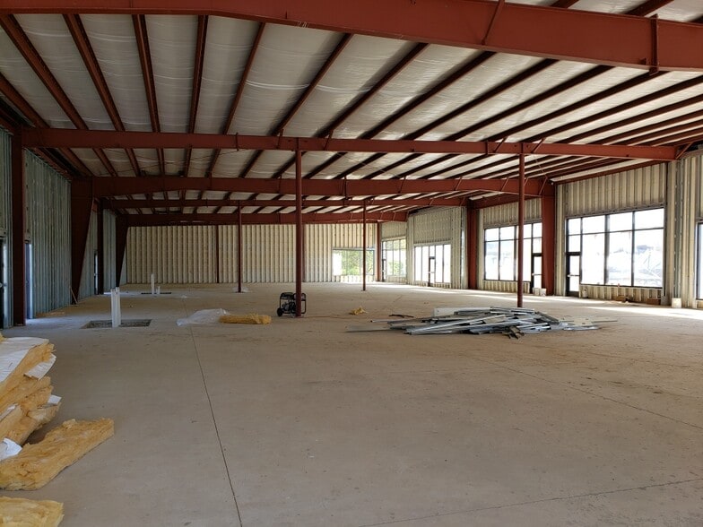 5660 Pebble Village Ln, Noblesville, IN for lease - Interior Photo - Image 3 of 14