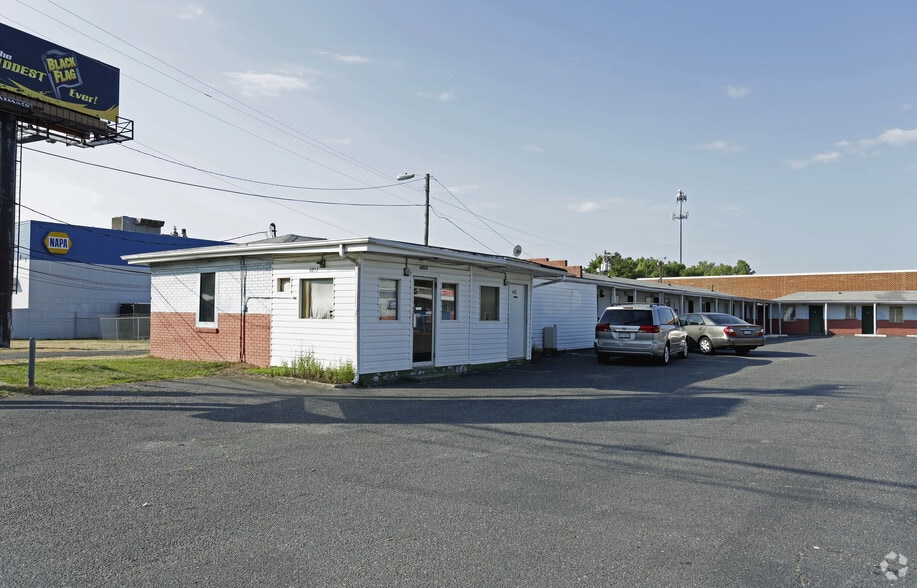 4233 Wilkinson Blvd, Charlotte, NC for sale - Primary Photo - Image 1 of 1