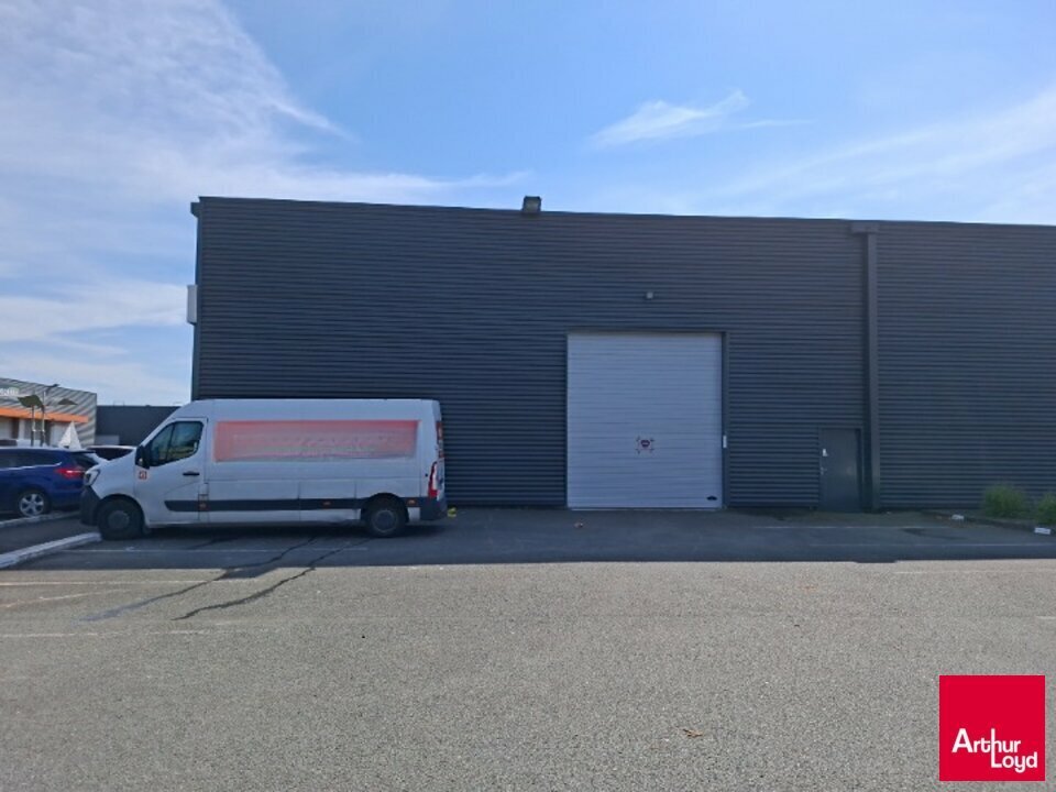 Flex in Le Mans for lease Building Photo- Image 1 of 7