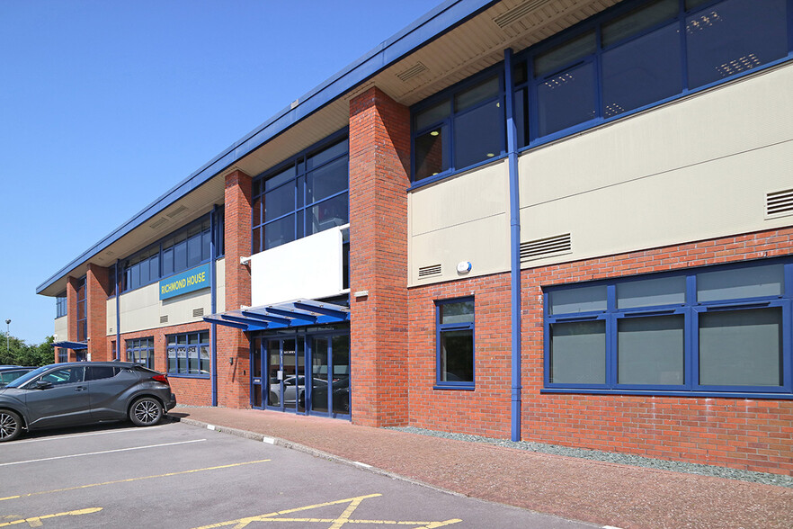 Warwick House, Swindon for lease - Building Photo - Image 1 of 4