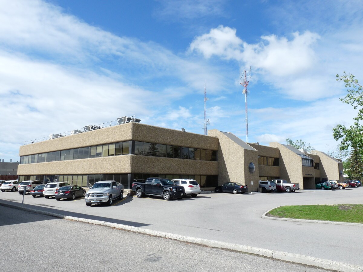 2723 37th Ave NE, Calgary, AB, T1Y 5R8 - Property For Lease on LoopNet.com