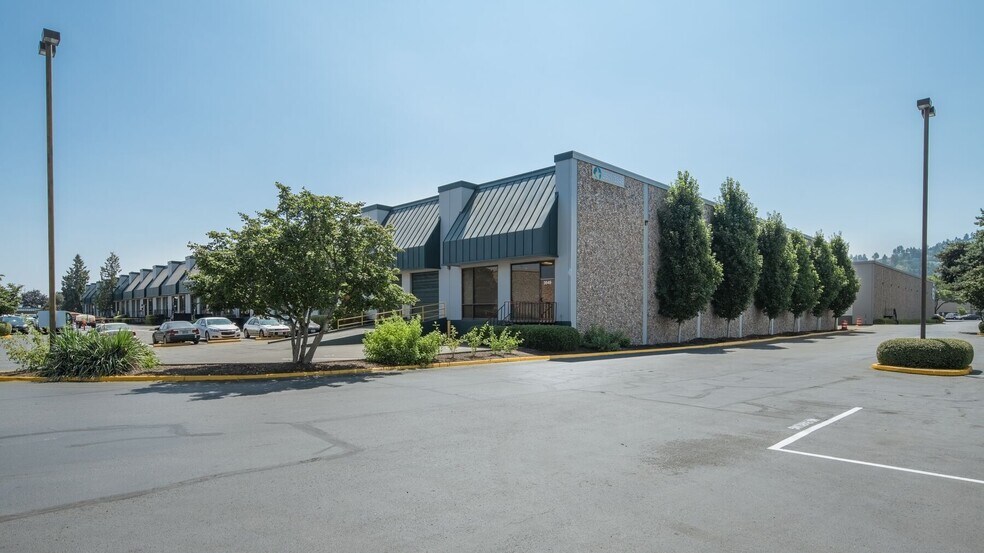 3571-3599 NW Yeon Ave, Portland, OR for lease - Primary Photo - Image 3 of 17