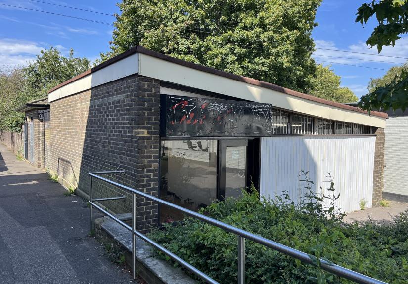 21 Tilgate Para, Crawley for sale Building Photo- Image 1 of 1