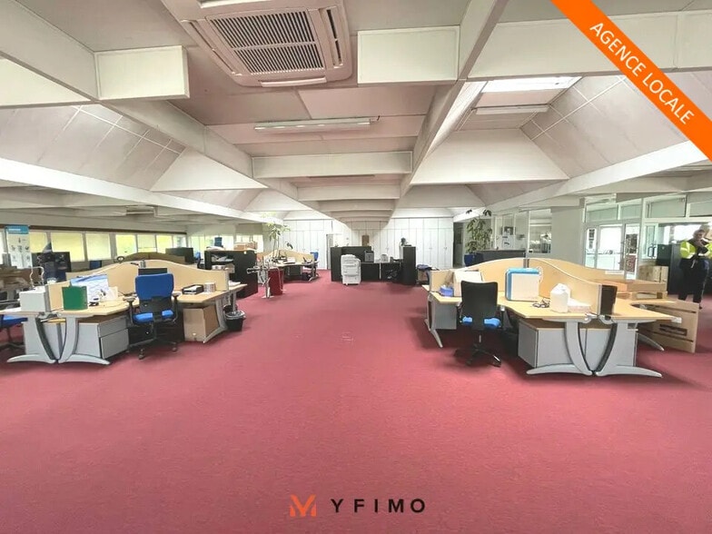 Office in Limay for lease - Interior Photo - Image 3 of 10