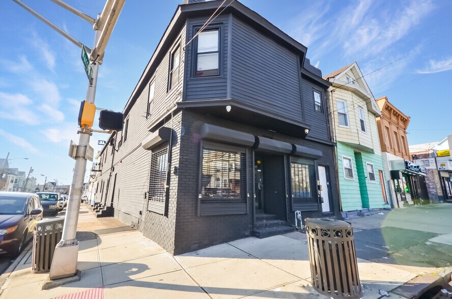370 E 18th St, Paterson, NJ for lease - Building Photo - Image 1 of 12