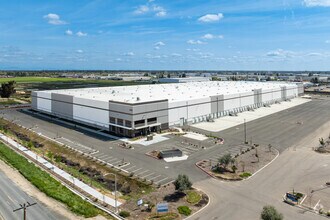 7825 W Riggin Rd, Visalia, CA - AERIAL map view