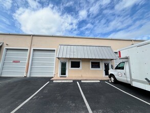 1200-1340 Stirling Rd, Dania Beach, FL for lease Building Photo- Image 1 of 10