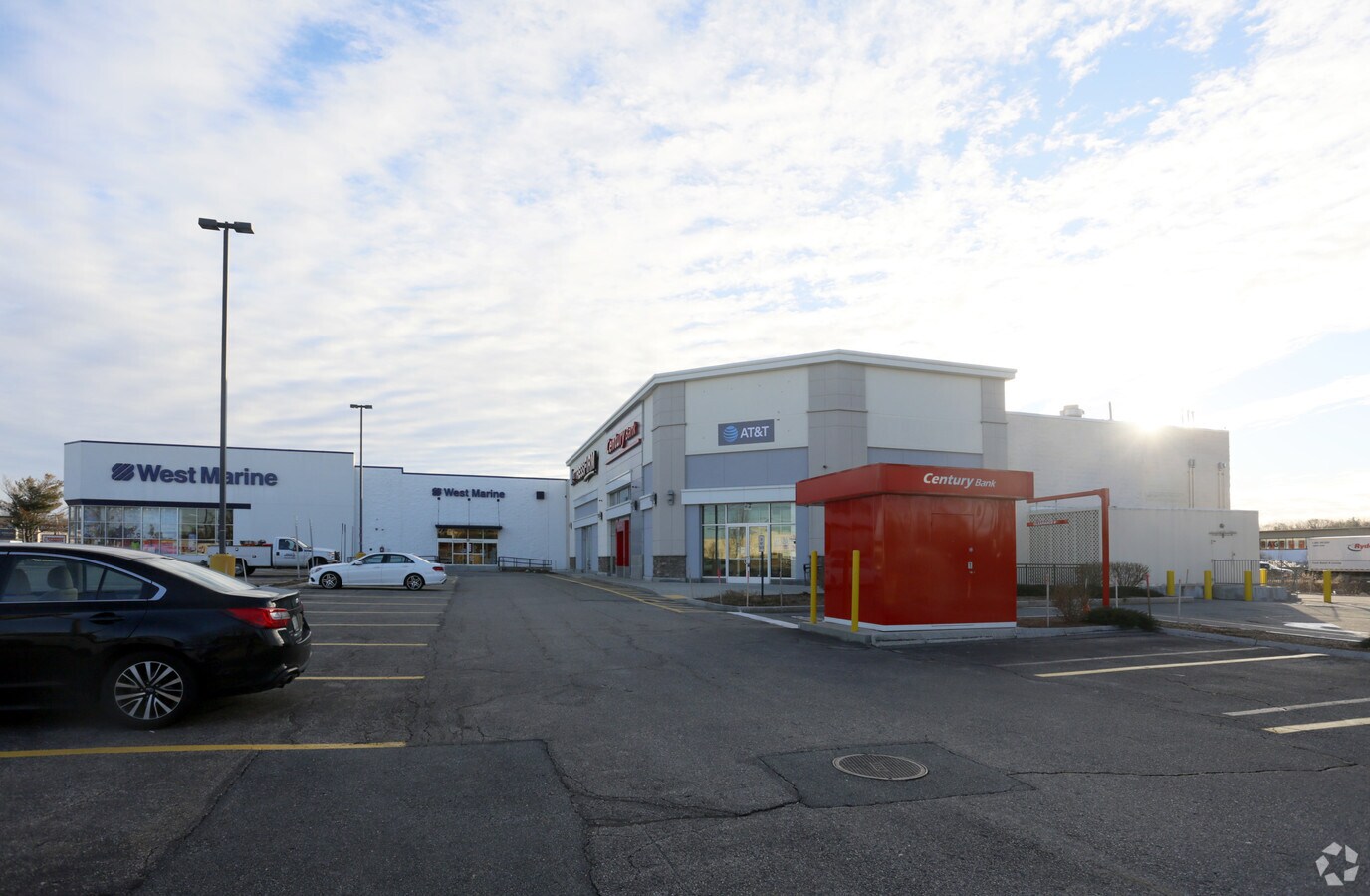 299 Mishawum Rd, Woburn, MA 01801