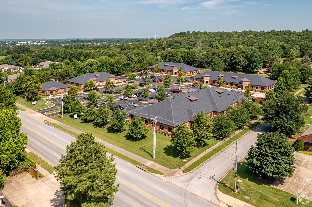 2566 E Joyce Blvd, Fayetteville, AR 72703