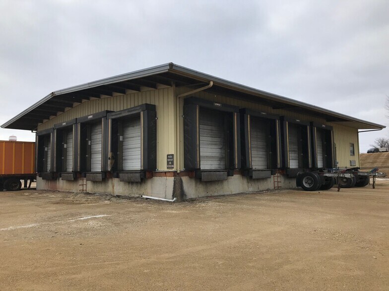 18806 Kapp Dr, Peosta, IA for sale - Primary Photo - Image 1 of 1