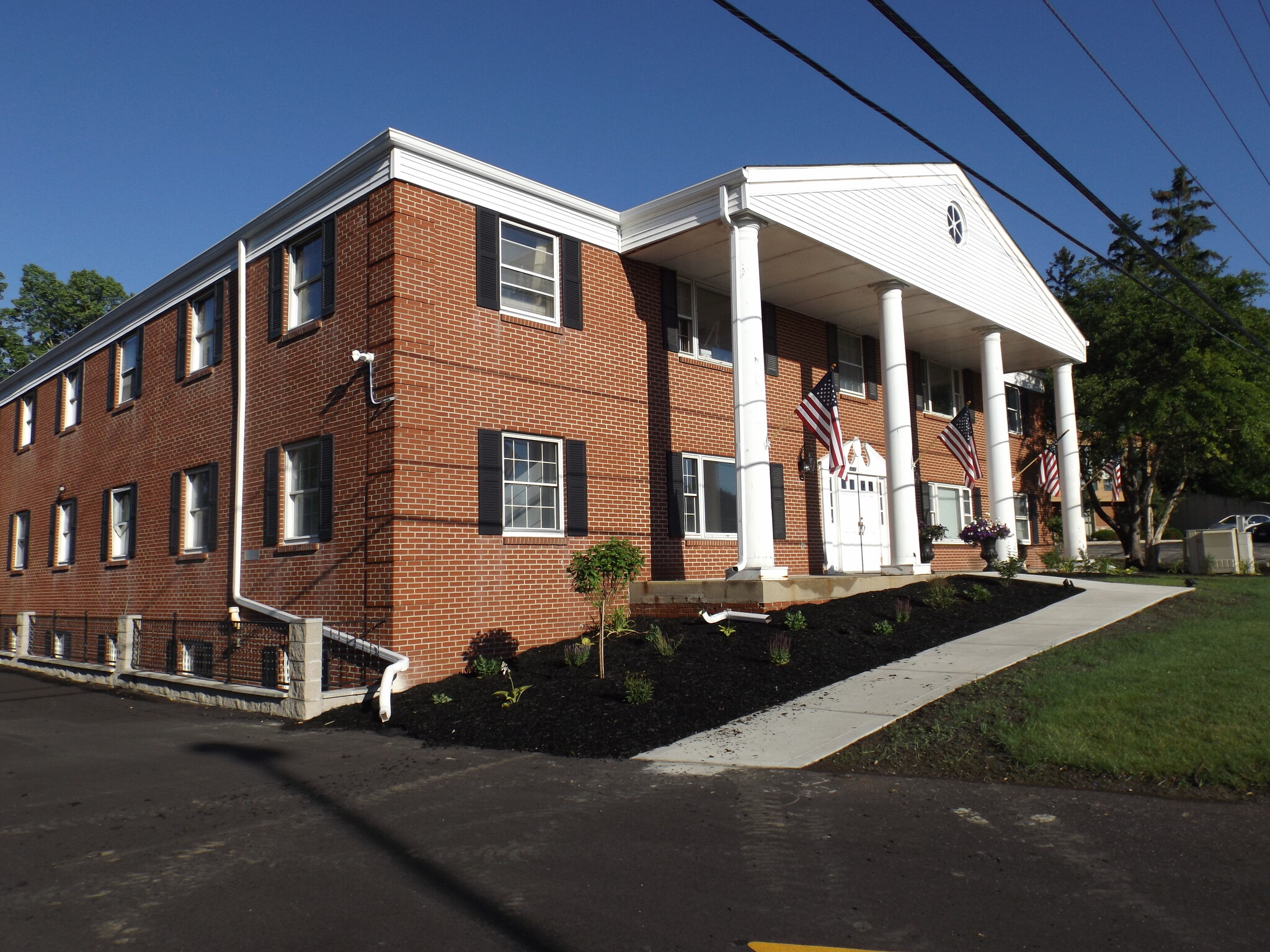 7101 N Green Bay Ave, Glendale, WI for lease Building Photo- Image 1 of 5