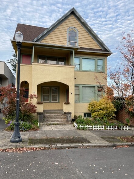 17-19 SW Gibbs St, Portland, OR for lease - Building Photo - Image 1 of 7