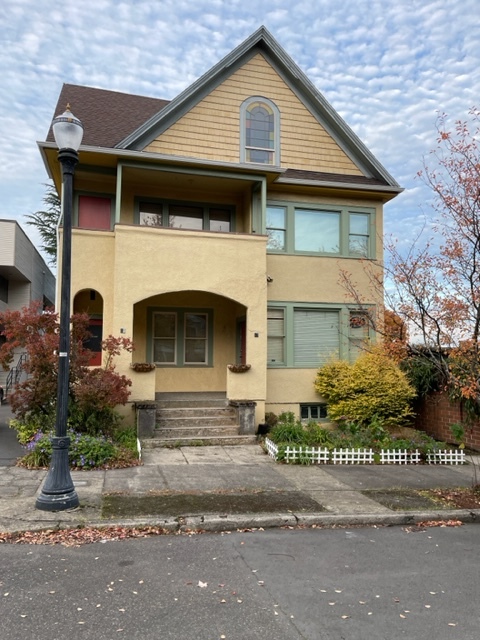 17-19 SW Gibbs St, Portland, OR for lease Building Photo- Image 1 of 8