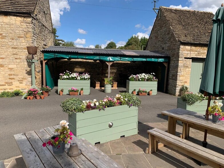 1 Pinfold Ln, Empingham for sale - Building Photo - Image 2 of 10