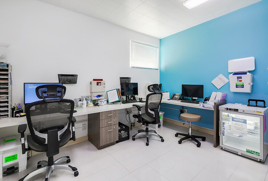 1051 Kingston Ave, Los Angeles, CA for sale - Interior Photo - Image 3 of 9