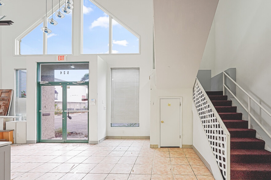 524 9th St W, Bradenton, FL for lease - Building Photo - Image 2 of 15