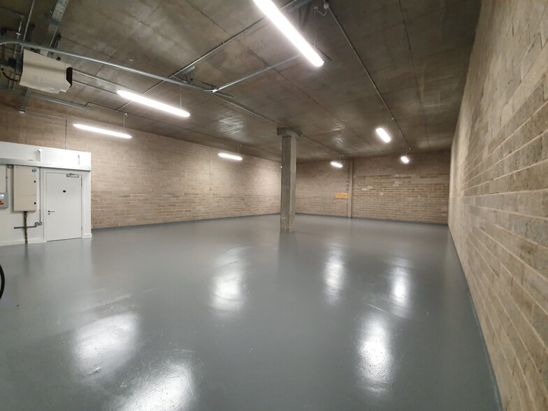 East Lane Rd, Wembley for lease - Interior Photo - Image 3 of 4