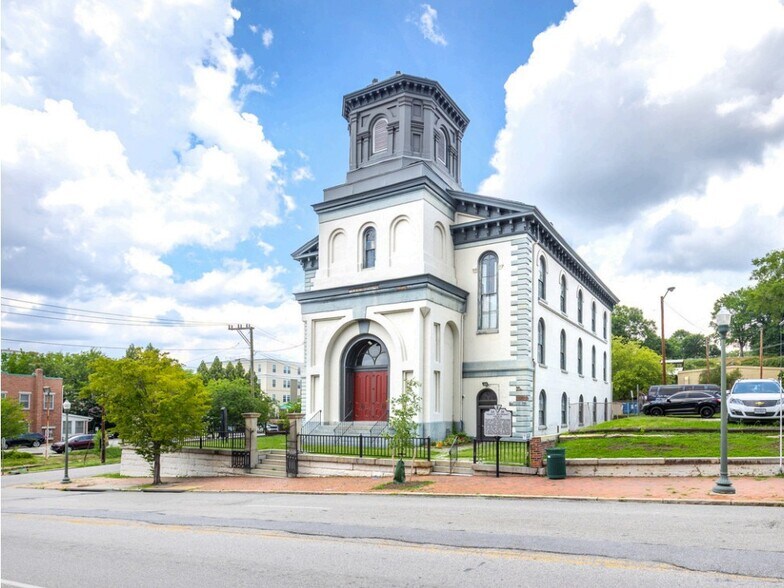 2000 E Broad St, Richmond, VA for sale - Primary Photo - Image 1 of 14