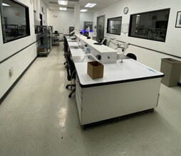 8880 NW 20th St, Doral, FL for lease Interior Photo- Image 2 of 9